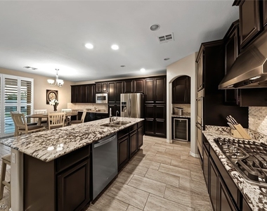 7148 White Bloom Avenue - Photo Thumbnail 15