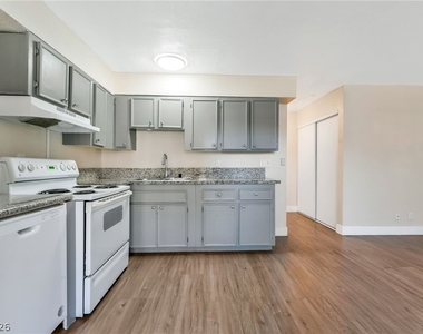 4300 N Lamont Street - Photo Thumbnail 13