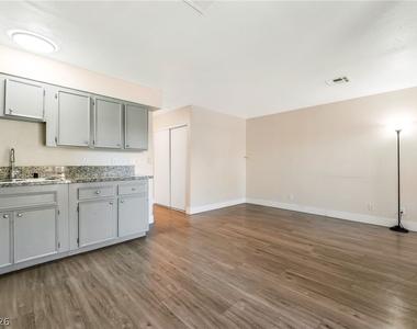 4300 N Lamont Street - Photo Thumbnail 12