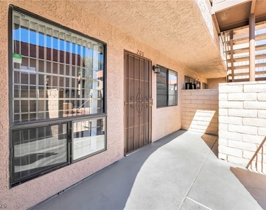 4300 N Lamont Street - Photo Thumbnail 3