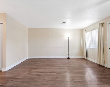 4300 N Lamont Street - Photo Thumbnail 8