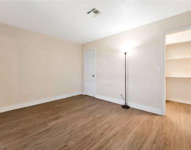 4300 N Lamont Street - Photo Thumbnail 15