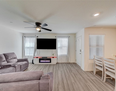 6928 Honor Hill Street - Photo Thumbnail 7