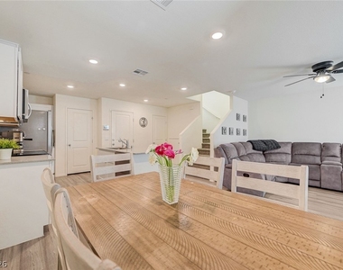 6928 Honor Hill Street - Photo Thumbnail 11