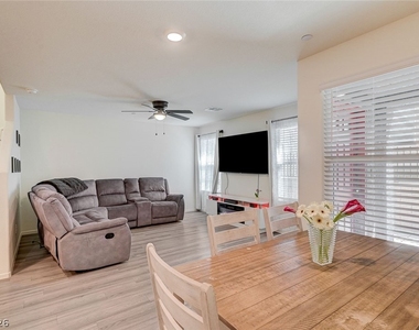 6928 Honor Hill Street - Photo Thumbnail 10