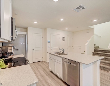 6928 Honor Hill Street - Photo Thumbnail 12