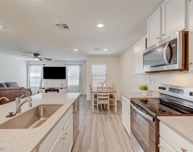 6928 Honor Hill Street - Photo Thumbnail 15