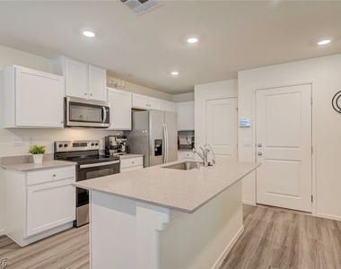6928 Honor Hill Street - Photo Thumbnail 13
