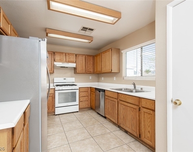 8348 Granite Peak Court - Photo Thumbnail 11