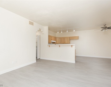 2110 Los Feliz Street - Photo Thumbnail 7