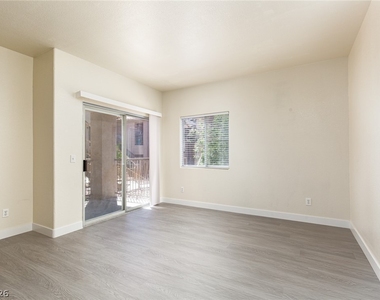 2110 Los Feliz Street - Photo Thumbnail 4
