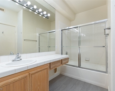 2110 Los Feliz Street - Photo Thumbnail 15