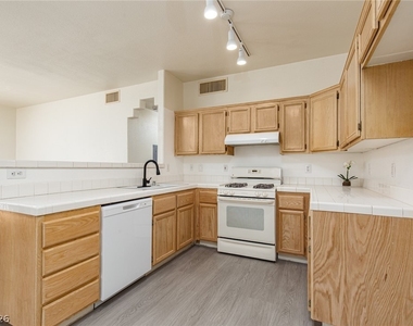 2110 Los Feliz Street - Photo Thumbnail 11