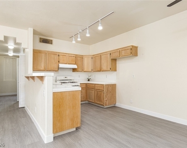 2110 Los Feliz Street - Photo Thumbnail 9