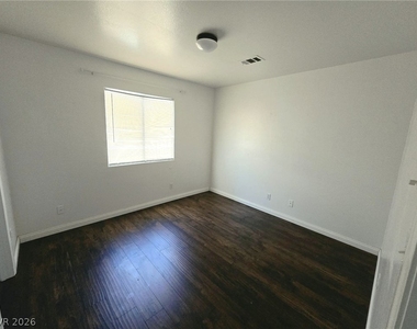 9034 Rochelle Avenue - Photo Thumbnail 5