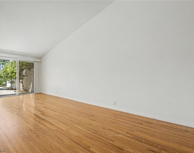 3145 Bel Air Drive - Photo Thumbnail 7