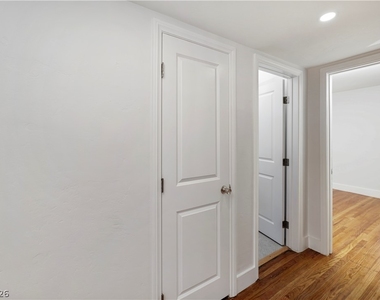 1140 Hillside Place - Photo Thumbnail 2