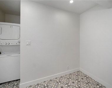 1140 Hillside Place - Photo Thumbnail 13