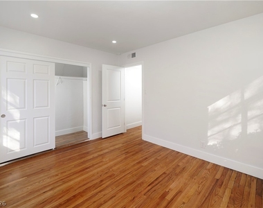 1140 Hillside Place - Photo Thumbnail 15