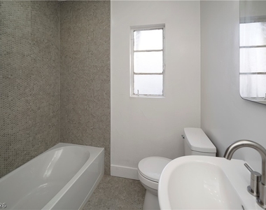 1140 Hillside Place - Photo Thumbnail 4