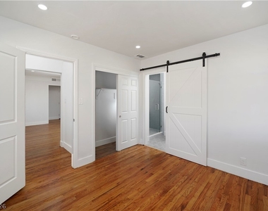 1140 Hillside Place - Photo Thumbnail 11
