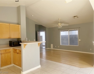8444 Antique Cameo Avenue - Photo Thumbnail 6