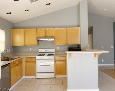 8444 Antique Cameo Avenue - Photo Thumbnail 7