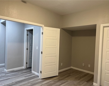5981 Honeysuckle Ridge Street - Photo Thumbnail 6