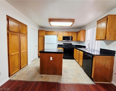 1824 Sierra Valley Way - Photo Thumbnail 6
