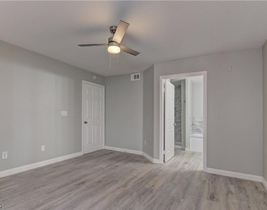 4320 W Lake Mead Boulevard - Photo Thumbnail 11