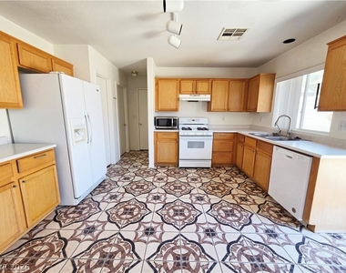 3114 Crownline Court - Photo Thumbnail 3