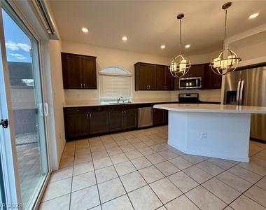 7748 Pacific Dunes Street - Photo Thumbnail 10