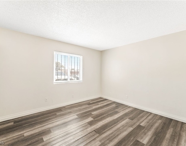 5309 W Cheyenne Avenue - Photo Thumbnail 11