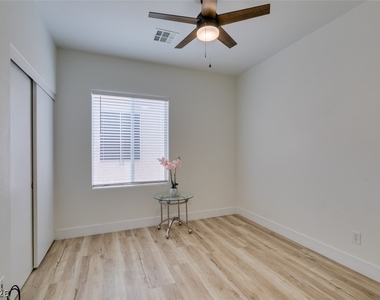 10959 Pumpkin Ridge Avenue - Photo Thumbnail 21