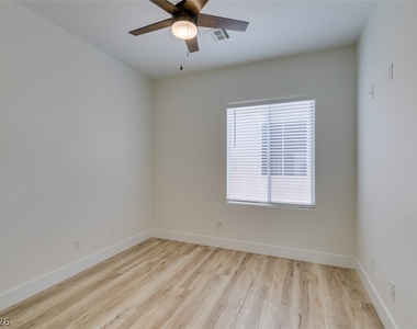 10959 Pumpkin Ridge Avenue - Photo Thumbnail 22