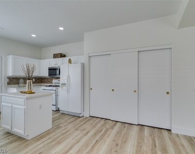 10959 Pumpkin Ridge Avenue - Photo Thumbnail 40