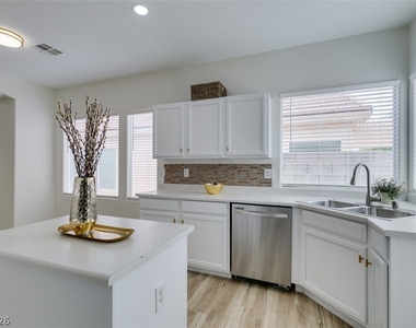 10959 Pumpkin Ridge Avenue - Photo Thumbnail 18