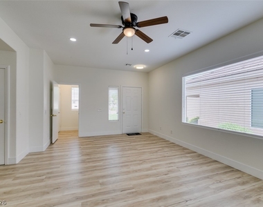 10959 Pumpkin Ridge Avenue - Photo Thumbnail 3