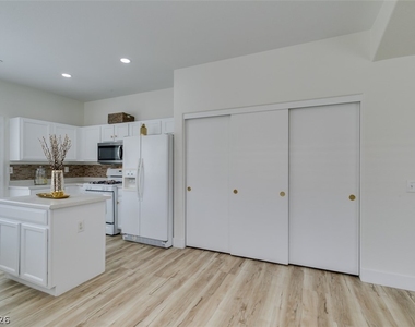 10959 Pumpkin Ridge Avenue - Photo Thumbnail 12