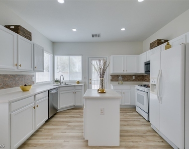 10959 Pumpkin Ridge Avenue - Photo Thumbnail 16