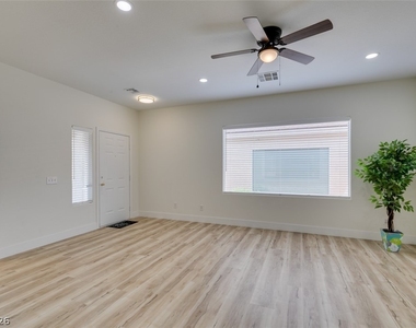 10959 Pumpkin Ridge Avenue - Photo Thumbnail 4