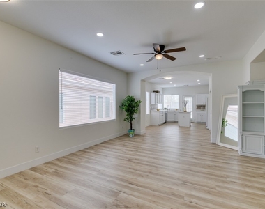 10959 Pumpkin Ridge Avenue - Photo Thumbnail 7
