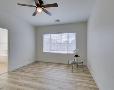 10959 Pumpkin Ridge Avenue - Photo Thumbnail 26