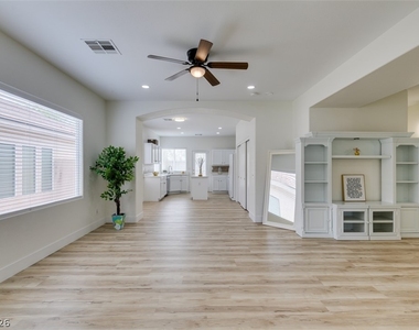10959 Pumpkin Ridge Avenue - Photo Thumbnail 8