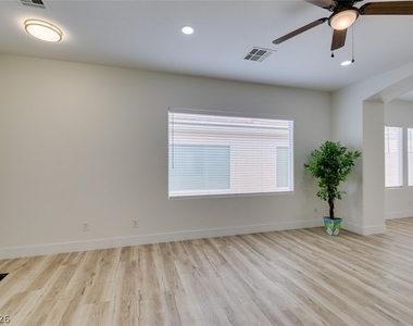 10959 Pumpkin Ridge Avenue - Photo Thumbnail 6