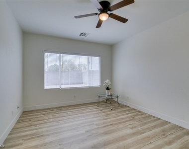 10959 Pumpkin Ridge Avenue - Photo Thumbnail 24