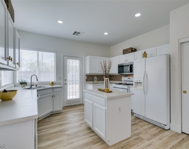 10959 Pumpkin Ridge Avenue - Photo Thumbnail 17