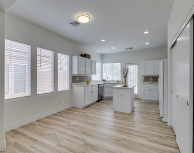 10959 Pumpkin Ridge Avenue - Photo Thumbnail 10