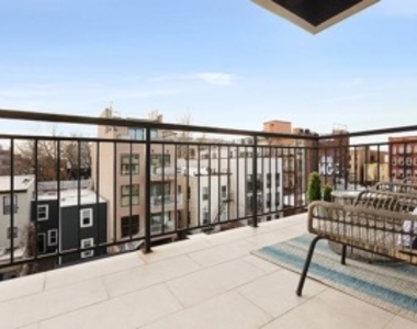 Metropolitan Avenue - Photo Thumbnail 7