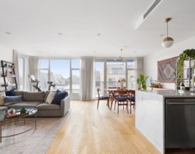 Metropolitan Avenue - Photo Thumbnail 1